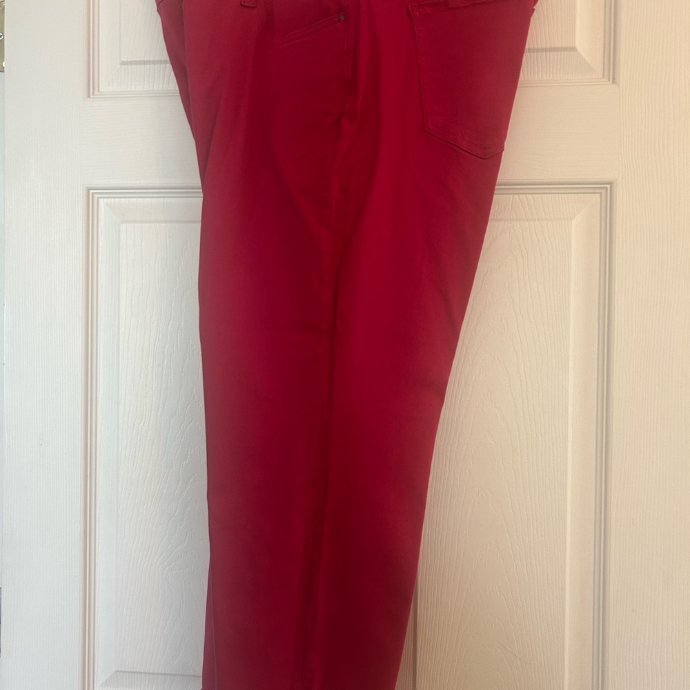 Kut from the Kloth Hot Pink Straight Leg  capris with  a cuff